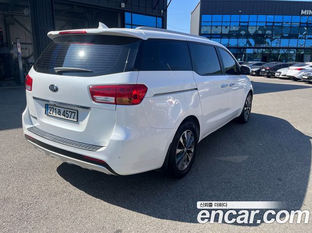 Kia Carnival 9-seater Luxury 2018 — фото 2