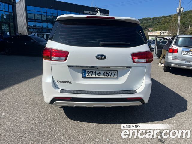 Kia Carnival 9-seater Luxury 2018 — фото 4