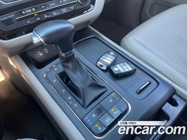 Kia Carnival 9-seater Luxury 2018 — фото 9