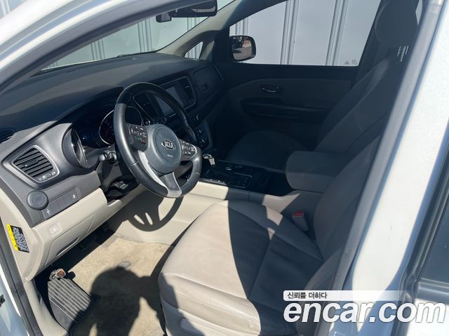 Kia Carnival 9-seater Luxury 2018 — фото 10