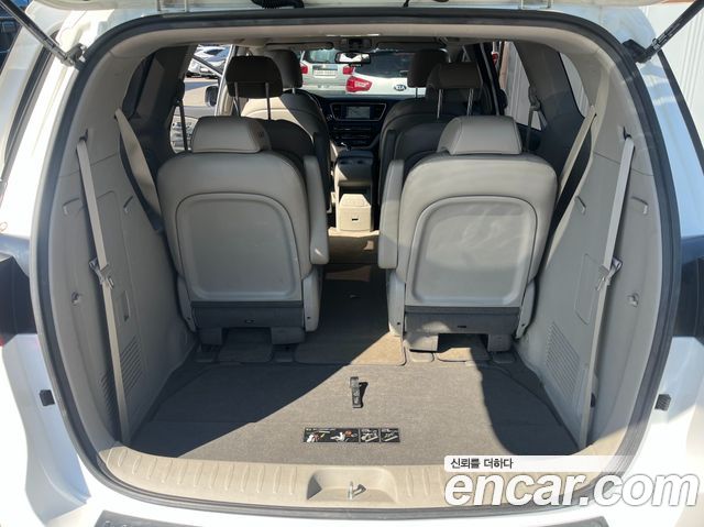 Kia Carnival 9-seater Luxury 2018 — фото 17