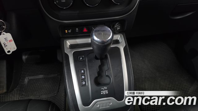 Jeep Compass 2.4 Limited 1st 2016 — фото 9