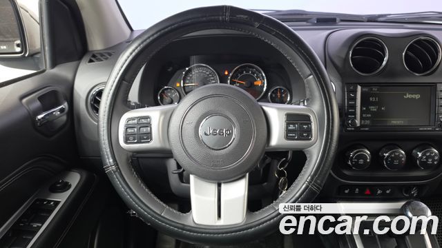 Jeep Compass 2.4 Limited 1st 2016 — фото 13
