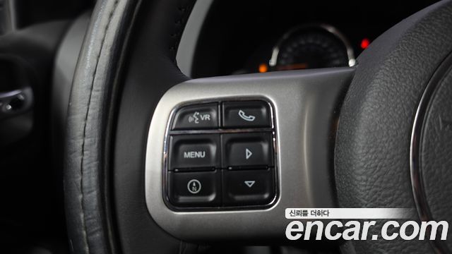 Jeep Compass 2.4 Limited 1st 2016 — фото 17