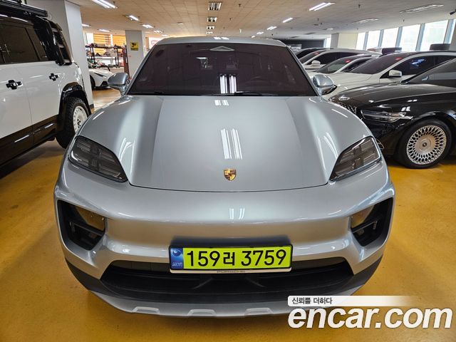 Porsche Macan EV Base 4