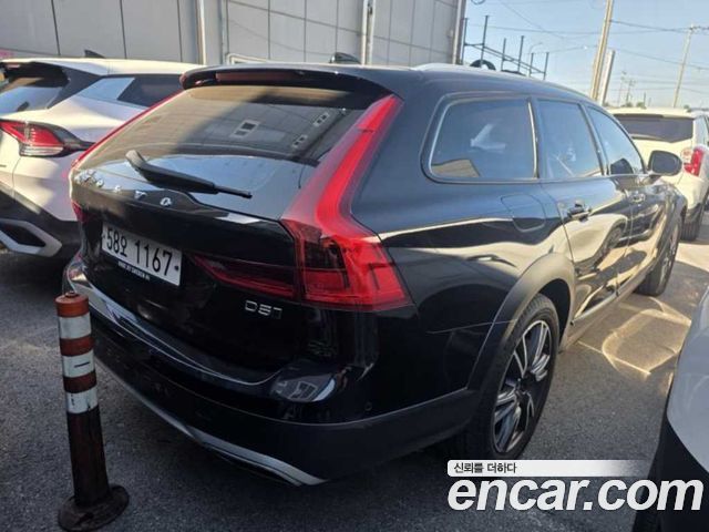 Volvo V90 Cross Country D5 PRO AWD 2017 — фото 2