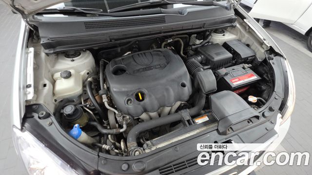 Kia Carens LPI 2.0 GX Deluxe 2011 — фото 6