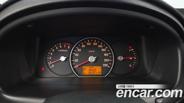 Kia Carens LPI 2.0 GX Deluxe 2011 — фото 8