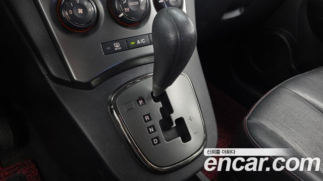 Kia Carens LPI 2.0 GX Deluxe 2011 — фото 9