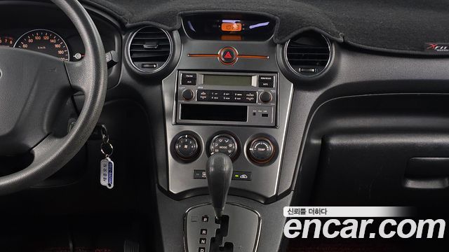 Kia Carens LPI 2.0 GX Deluxe 2011 — фото 18
