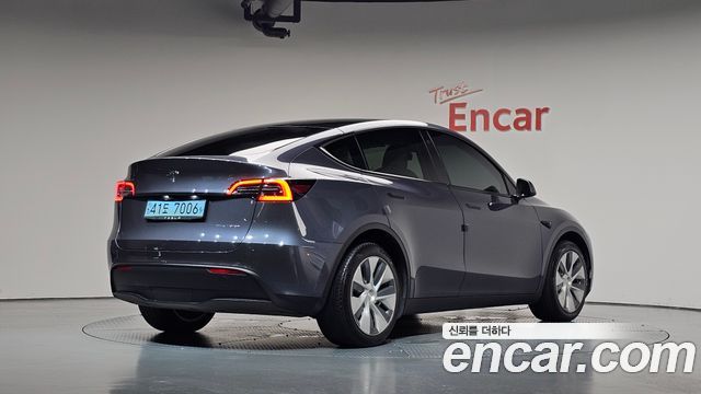 Tesla Model Y Long Range AWD 2023 — фото 2