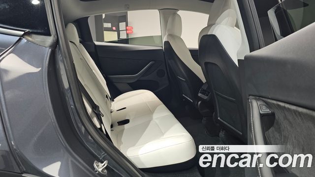 Tesla Model Y Long Range AWD 2023 — фото 16