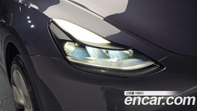 Tesla Model Y Long Range AWD 2023 — фото 28