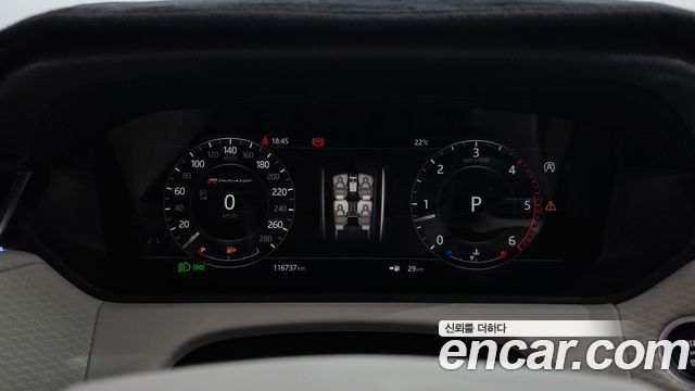 Land Rover Range Rover Velar 3.0 D300 R-Dynamic SE 2018 — фото 8