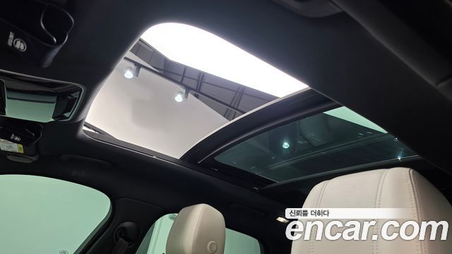 Land Rover Range Rover Velar 3.0 D300 R-Dynamic SE 2018 — фото 16