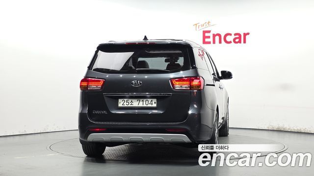 Kia Carnival 9-seater Noblesse 2017 — фото 4