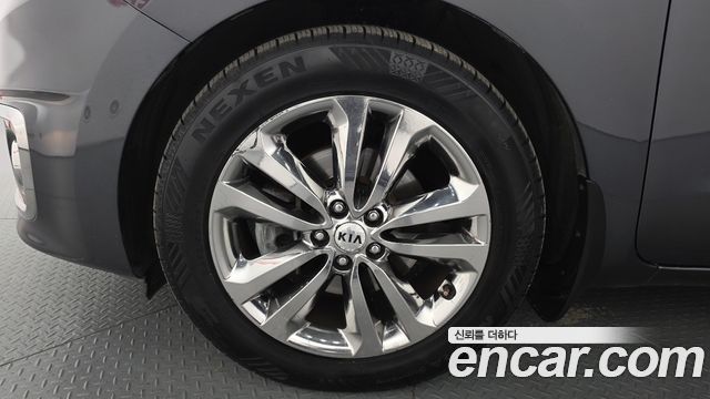 Kia Carnival 9-seater Noblesse 2017 — фото 5