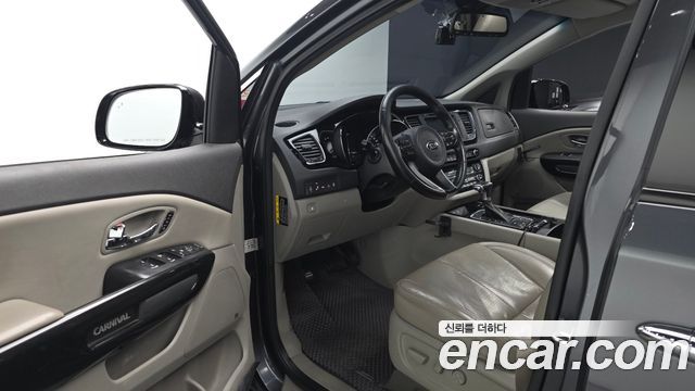Kia Carnival 9-seater Noblesse 2017 — фото 10