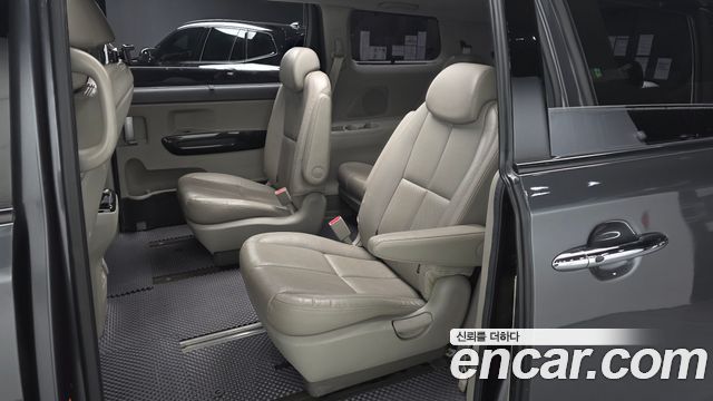 Kia Carnival 9-seater Noblesse 2017 — фото 12