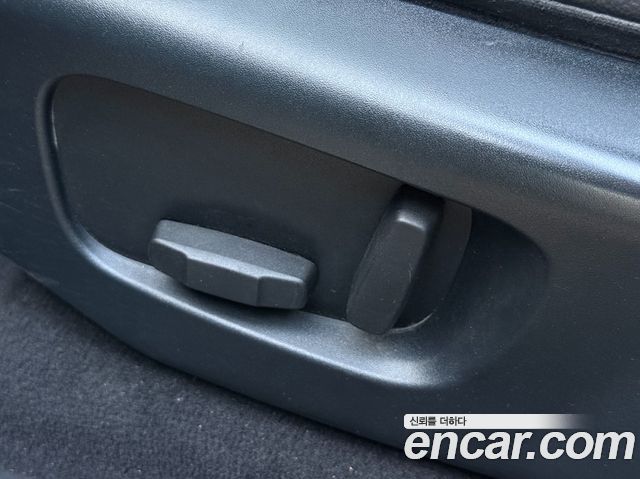 Land Rover Range Rover Velar 2.0 D240 SE 2019 — фото 18