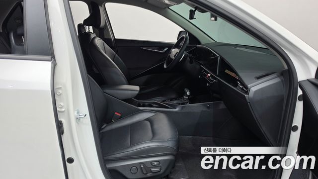 Kia Niro Prestige 2022 — фото 11