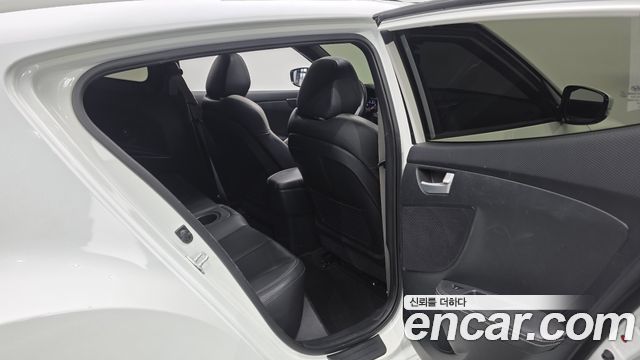 Hyundai Veloster 1.6 Turbo D Spec 2017 — фото 12