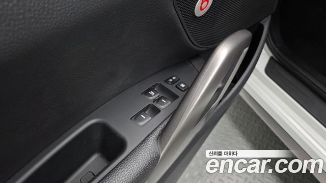 Hyundai Veloster 1.6 Turbo D Spec 2017 — фото 18