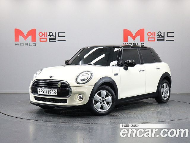 MINI Cooper 5Door Standard 3rd 2020 — фото 1