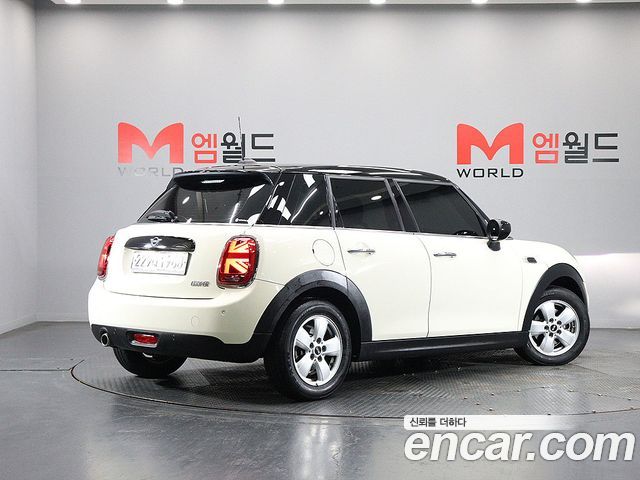 MINI Cooper 5Door Standard 3rd 2020 — фото 2