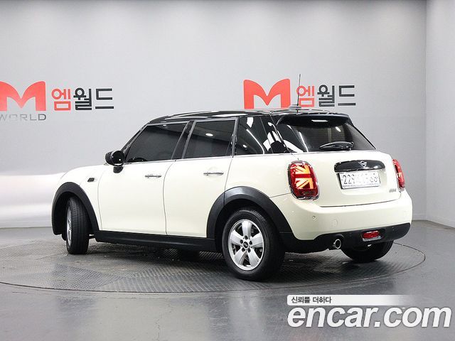 MINI Cooper 5Door Standard 3rd 2020 — фото 4