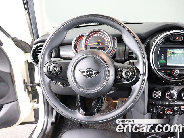 MINI Cooper 5Door Standard 3rd 2020 — фото 18