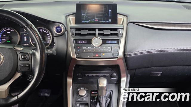 Lexus NX300h Supreme 2017 — фото 14