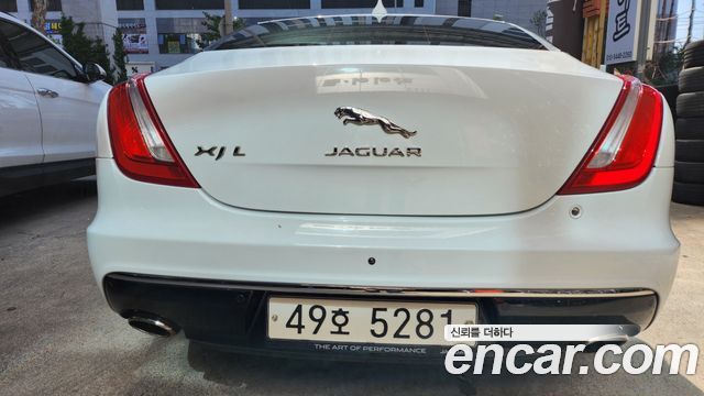 Jaguar XJ 3.0D Premium Luxury LWB X351 2019 — фото 5