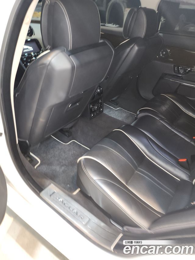 Jaguar XJ 3.0D Premium Luxury LWB X351 2019 — фото 18