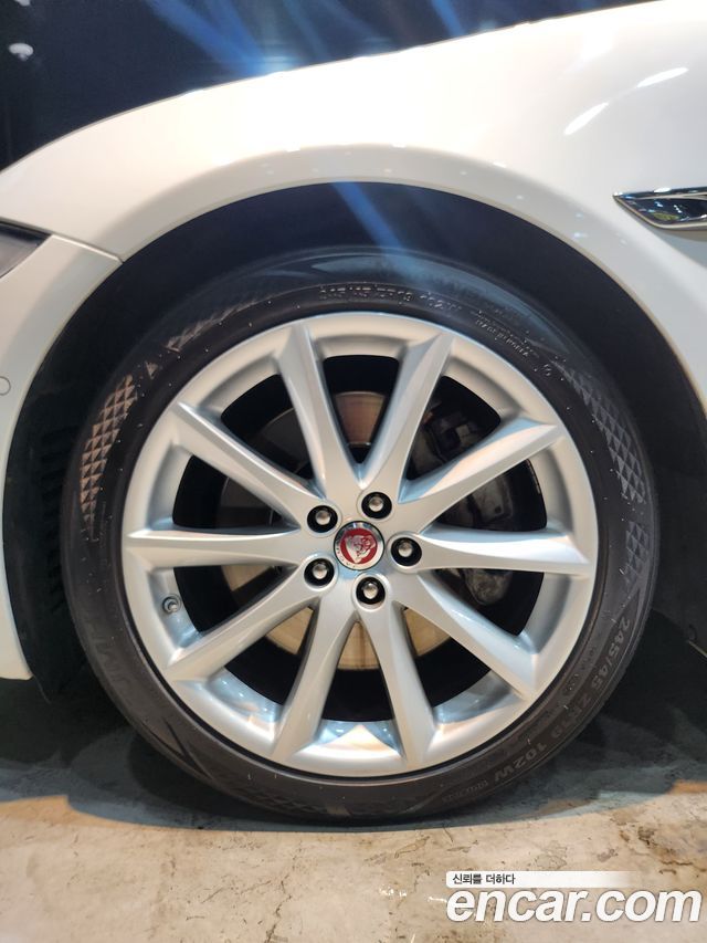 Jaguar XJ 3.0D Premium Luxury LWB X351 2019 — фото 21