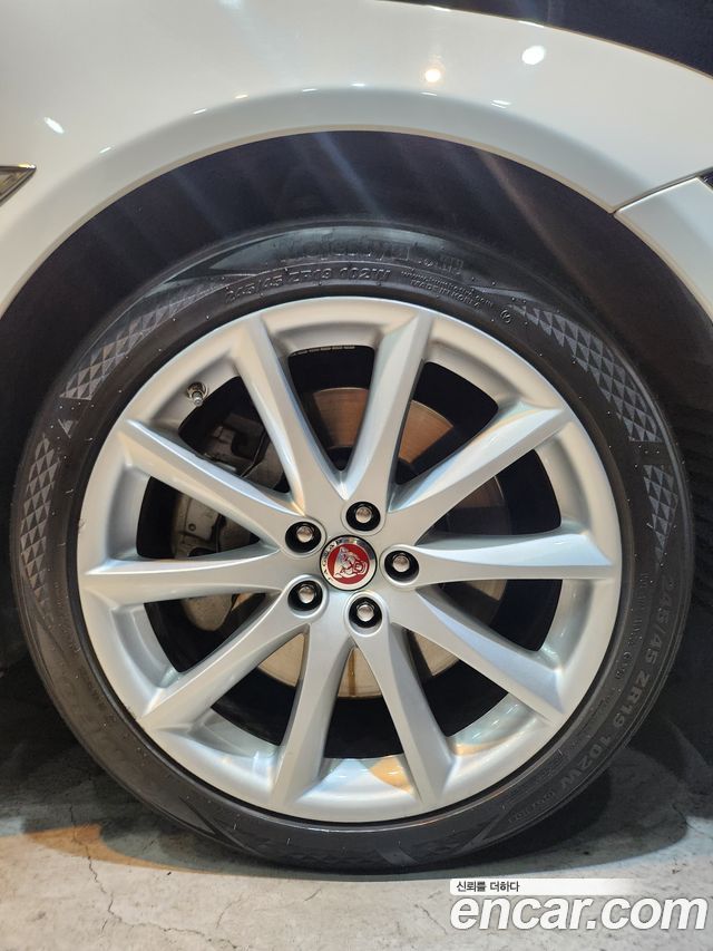 Jaguar XJ 3.0D Premium Luxury LWB X351 2019 — фото 22