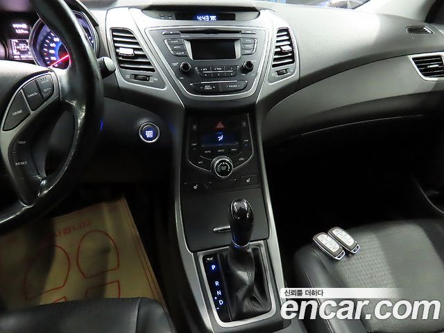 Hyundai Avante 1.6 GDi Modern Standard 2015 — фото 15