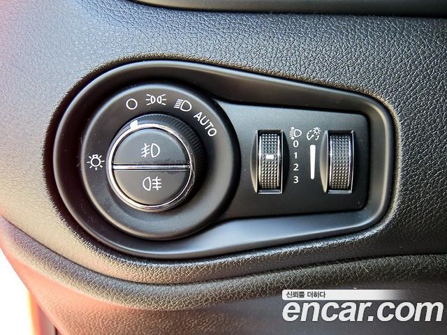 Jeep Renegade 2.4 Limited 2019 — фото 19