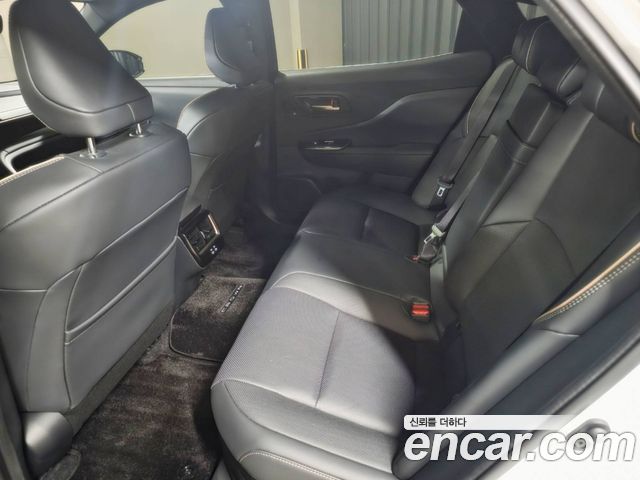 Toyota Crown Crossover 2.4 4WD Dual Boost HYbrid 2026 — фото 6