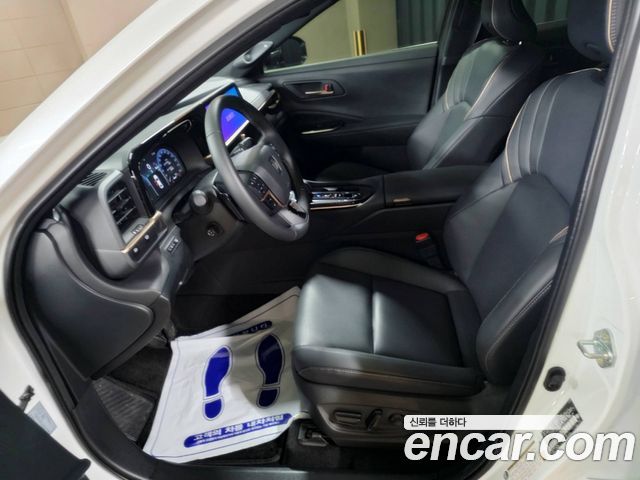 Toyota Crown Crossover 2.4 4WD Dual Boost HYbrid 2026 — фото 8
