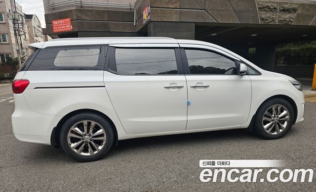 Kia Carnival 9-seater Prestige 2016 — фото 2