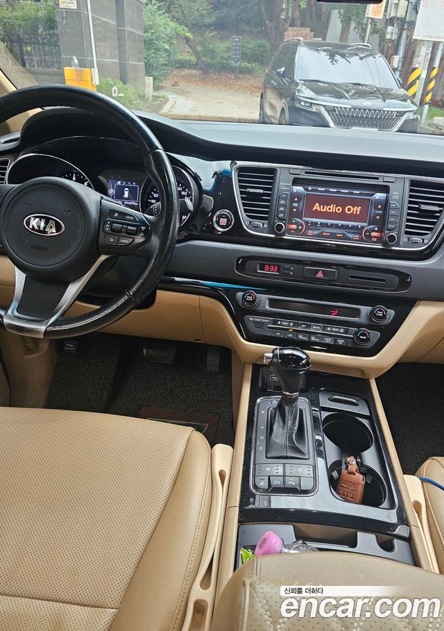 Kia Carnival 9-seater Prestige 2016 — фото 5