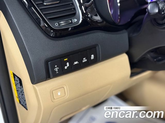 Kia Carnival Gasoline 9-Seater Hi-Limousine Noblesse Special 2020 — фото 15