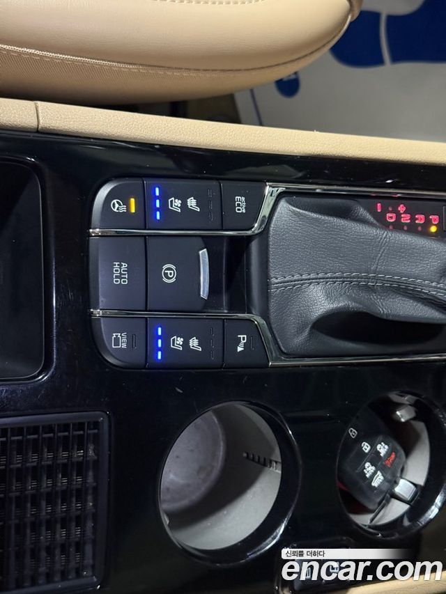 Kia Carnival Gasoline 9-Seater Hi-Limousine Noblesse Special 2020 — фото 22