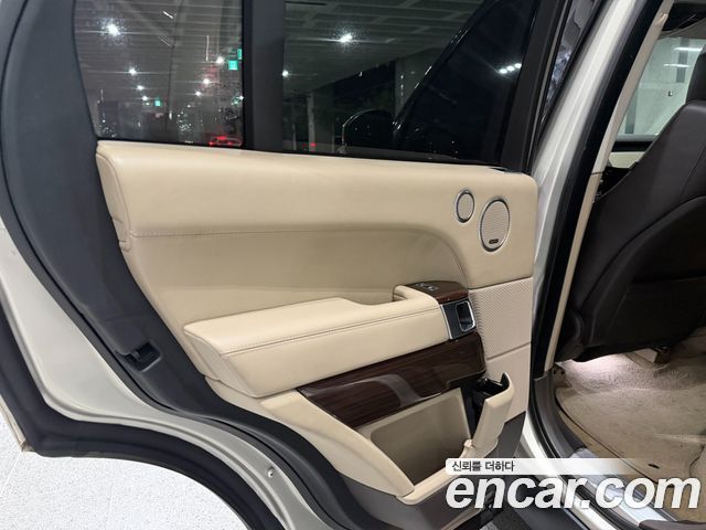 Land Rover Range Rover (IV) 5.0 SC Vogue SE 2013 — фото 8