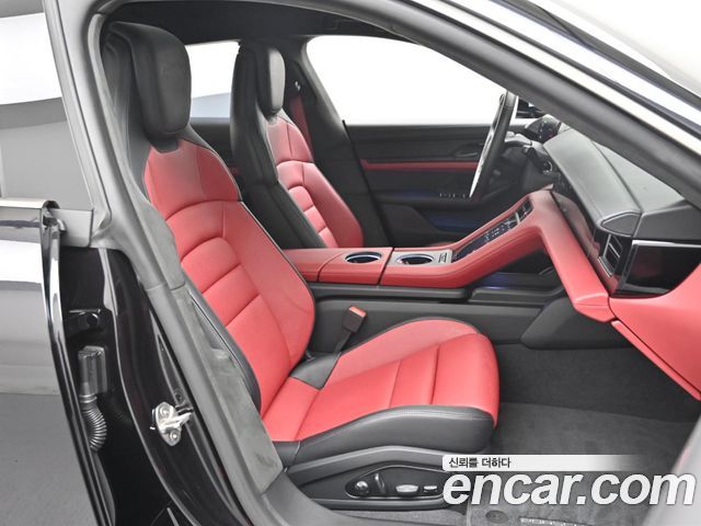Porsche Taycan Turbo Cross Turismo 2025 — фото 10