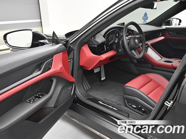 Porsche Taycan Turbo Cross Turismo 2025 — фото 15