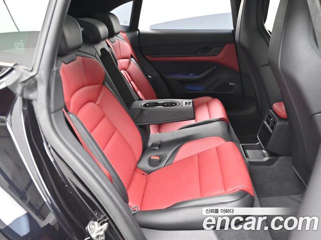 Porsche Taycan Turbo Cross Turismo 2025 — фото 16