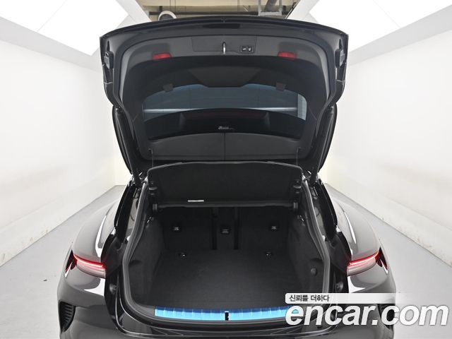 Porsche Taycan Turbo Cross Turismo 2025 — фото 24