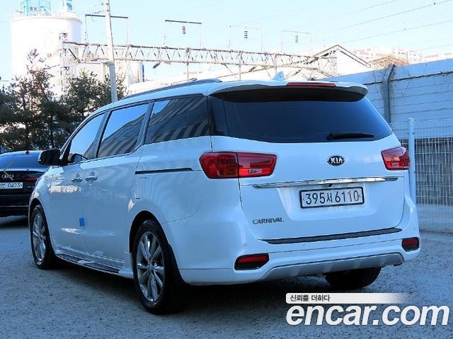 Kia Carnival 9-Seater Luxury 2019 — фото 3